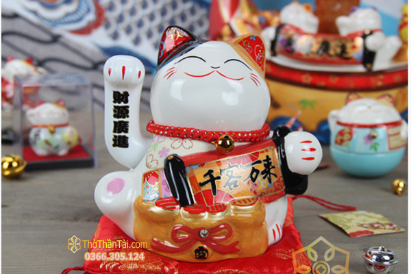 Ảnh Mèo Thần Tài giơ tay phải