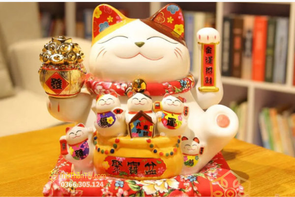Mèo Thần Tài giơ tay trái