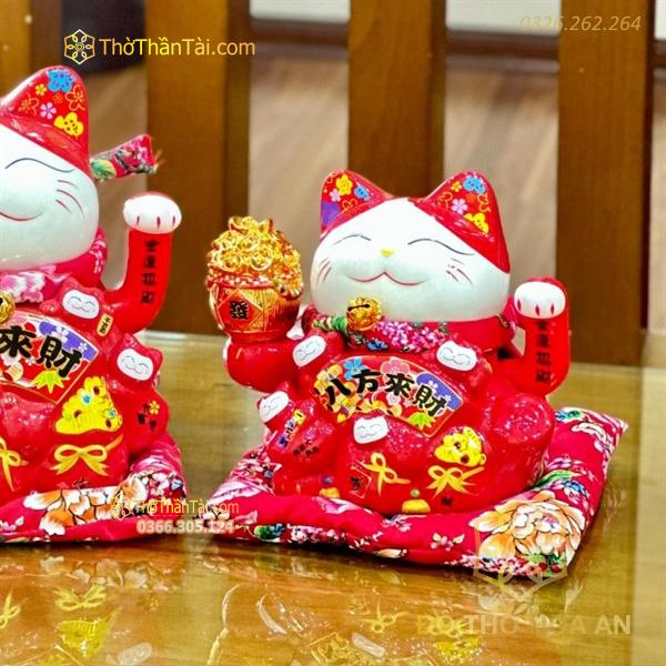 Mèo Thần Tài Đỏ Bát Phương Chiêu Tài