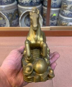 Ngựa Hý Đứng Trên Núi Tiền Bằng Đồng