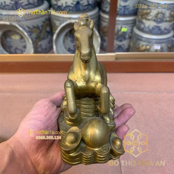 Ngựa Hý Đứng Trên Núi Tiền Bằng Đồng