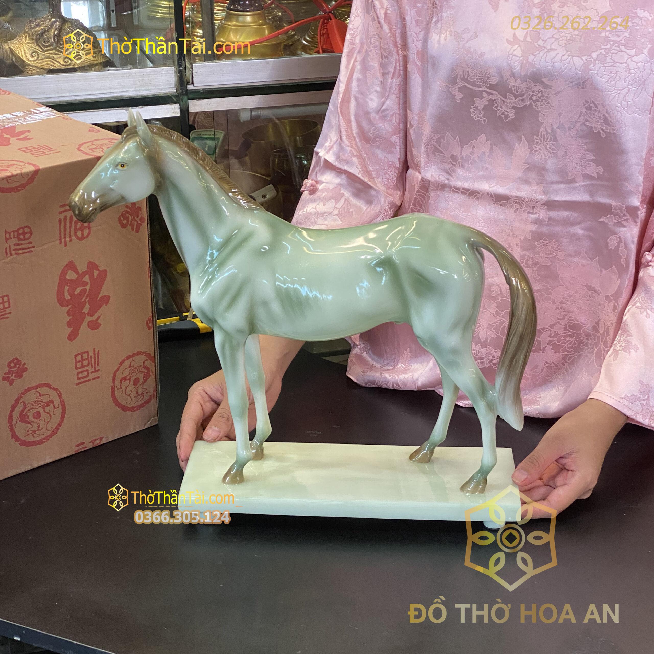 Tượng Bích Ngọc Bảo Mã Hiện Đại