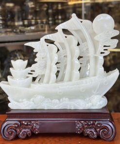 Thuyền Buồm Bạch Ngọc
