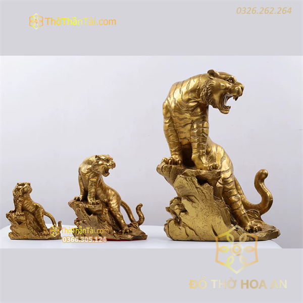 Tượng Hổ Đồng Đứng Trên Vách Đá