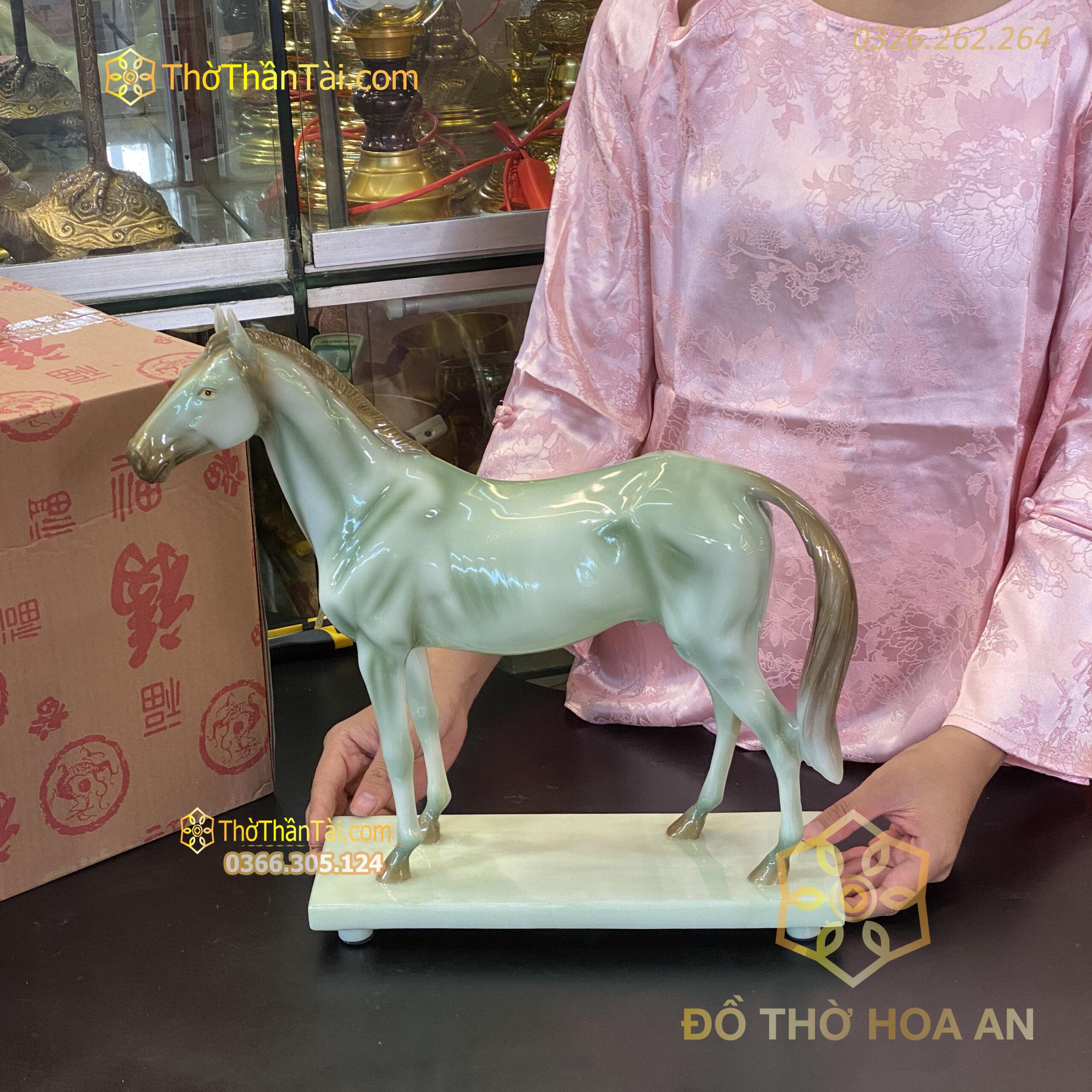 Tượng Bích Ngọc Bảo Mã Hiện Đại