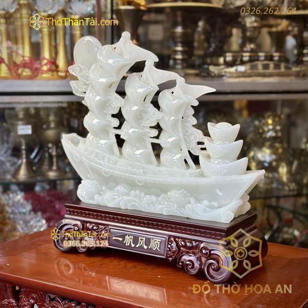 Thuyền Buồm Bạch Ngọc