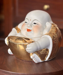 Tượng Di Lặc Sứ Tay Dâng Thỏi Vàng