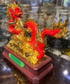 Tượng Rồng Đỏ Cuộn Rương Vàng