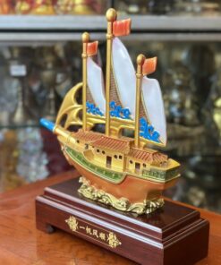 Thuyền Buồm Ngũ Sắc Vàng