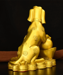 Chó Ngồi Ôm Thỏi Vàng