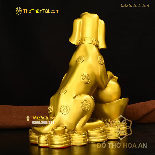 Chó Ngồi Ôm Thỏi Vàng