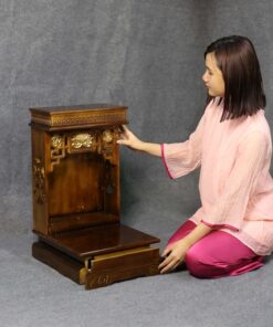 Bàn Thờ Thần Tài Hiện Đại Gỗ Sồi Triện Sen Dát Vàng Màu Nâu