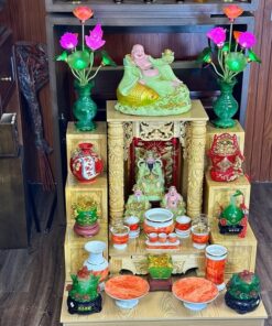 Bộ Ban Thờ Thần Tài Gỗ Xoan Mái Bằng Cột Rồng Màu Vàng Sứ Vân Đá Đỏ