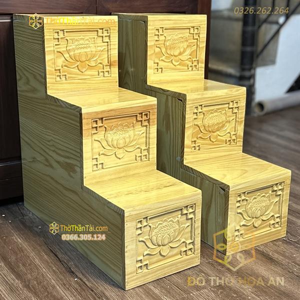 Bục Tam Cấp Bàn Thờ Thần Tài Gỗ PơMu Màu Vàng Đục Sen