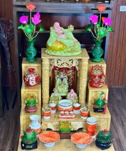 Bộ Ban Thờ Thần Tài Gỗ Xoan Mái Bằng Cột Rồng Màu Vàng Sứ Vân Đá Đỏ