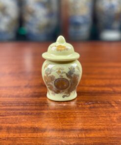 Chóe Thờ Sứ Men Vàng Ngà