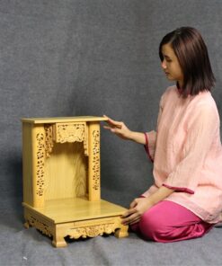 Ban Thờ Thần Tài Thổ Địa Gỗ Xoan Chân Qùy Mái Bằng Màu Vàng