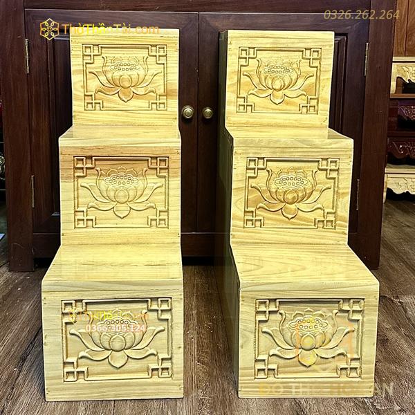 Bục Tam Cấp Bàn Thờ Thần Tài Gỗ PơMu Màu Vàng Đục Sen