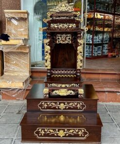 Combo Ban Thờ Thần Tài 3 Mái Gỗ Xoan Cột Rồng Dát Vàng Màu Óc Chó Kết Hợp Kệ Nhị Cấp Gỗ Xoan Vân Màu Óc Chó Dát Vàng