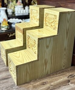 Bục Tam Cấp Bàn Thờ Thần Tài Gỗ PơMu Màu Vàng Đục Sen