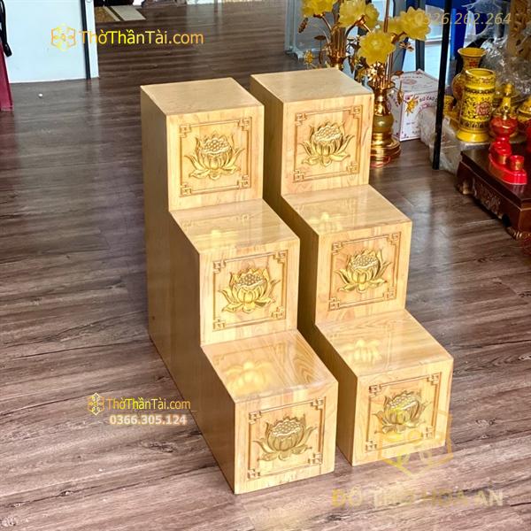 Bục Tam Cấp Kê Bàn Thờ Thần Tài Gỗ PơMu Màu Vàng Đục Sen Dát Vàng