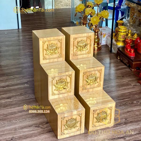 Bục Tam Cấp Kê Bàn Thờ Thần Tài Gỗ PơMu Màu Vàng Đục Sen Dát Vàng