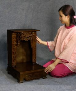 Ban Thờ Thần Tài Gỗ Xoan Mái Bằng Chân Qùy Màu Nâu