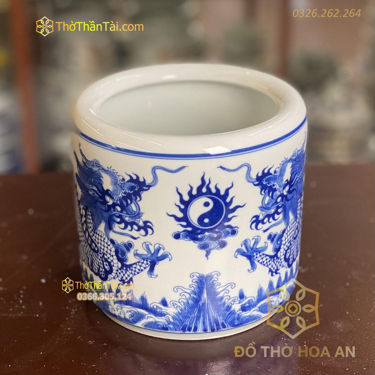 Bát hương men ngọc vẽ lam dùng cho ban thờ Thần Tài
